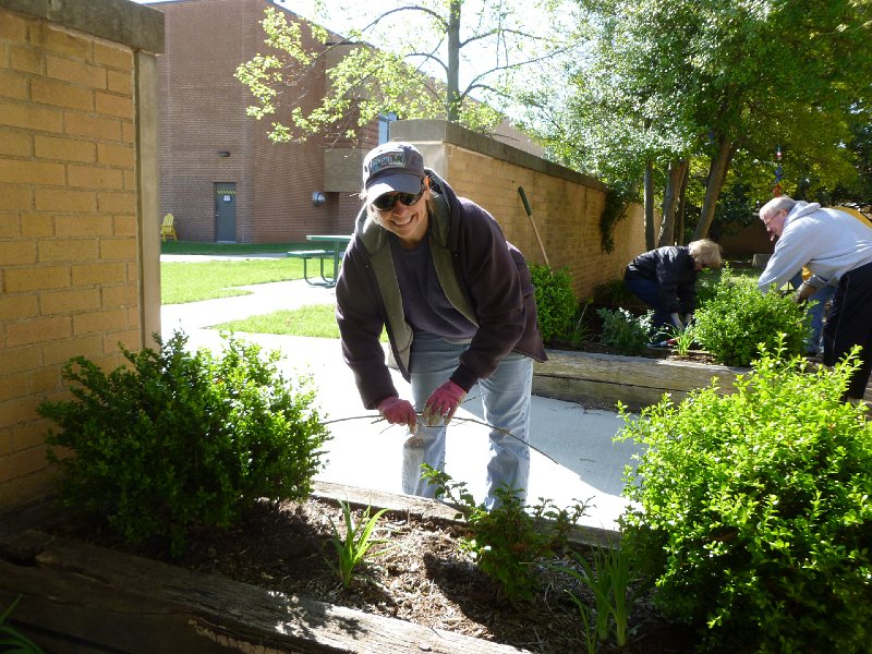 VA Garden April 2013 049
